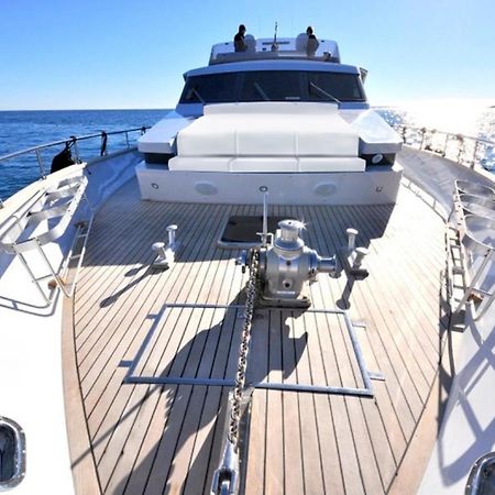 Отель Boat & Breakfast Lucretia, Luxury Yacht Арбатакс Экстерьер фото