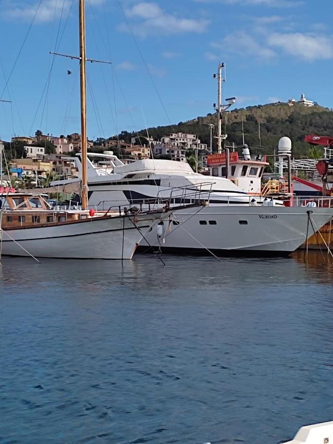 Отель Boat & Breakfast Lucretia, Luxury Yacht Арбатакс Экстерьер фото
